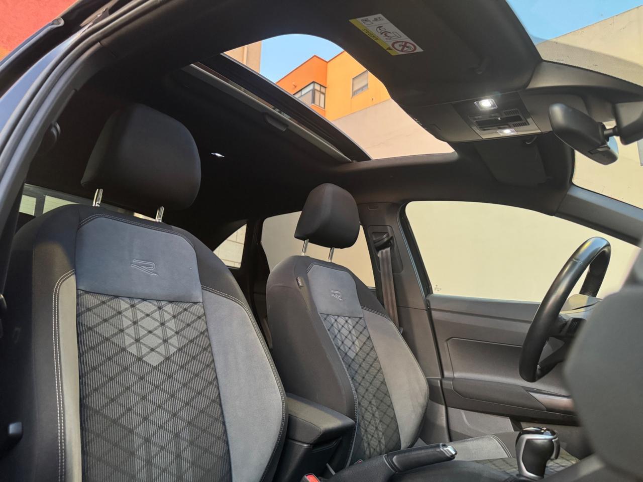 Volkswagen Taigo 1.0 TSI 110 CV DSG R-Line TETTO