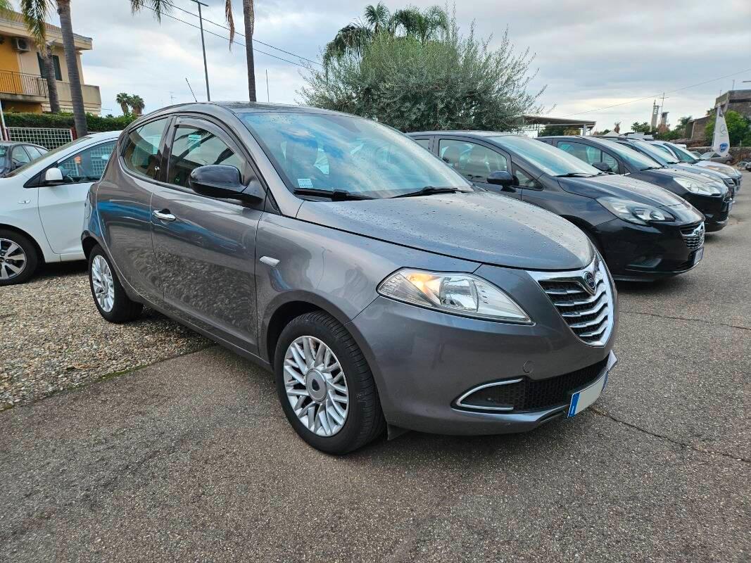 Lancia Ypsilon 1.2 8v Silver c clima 69cv