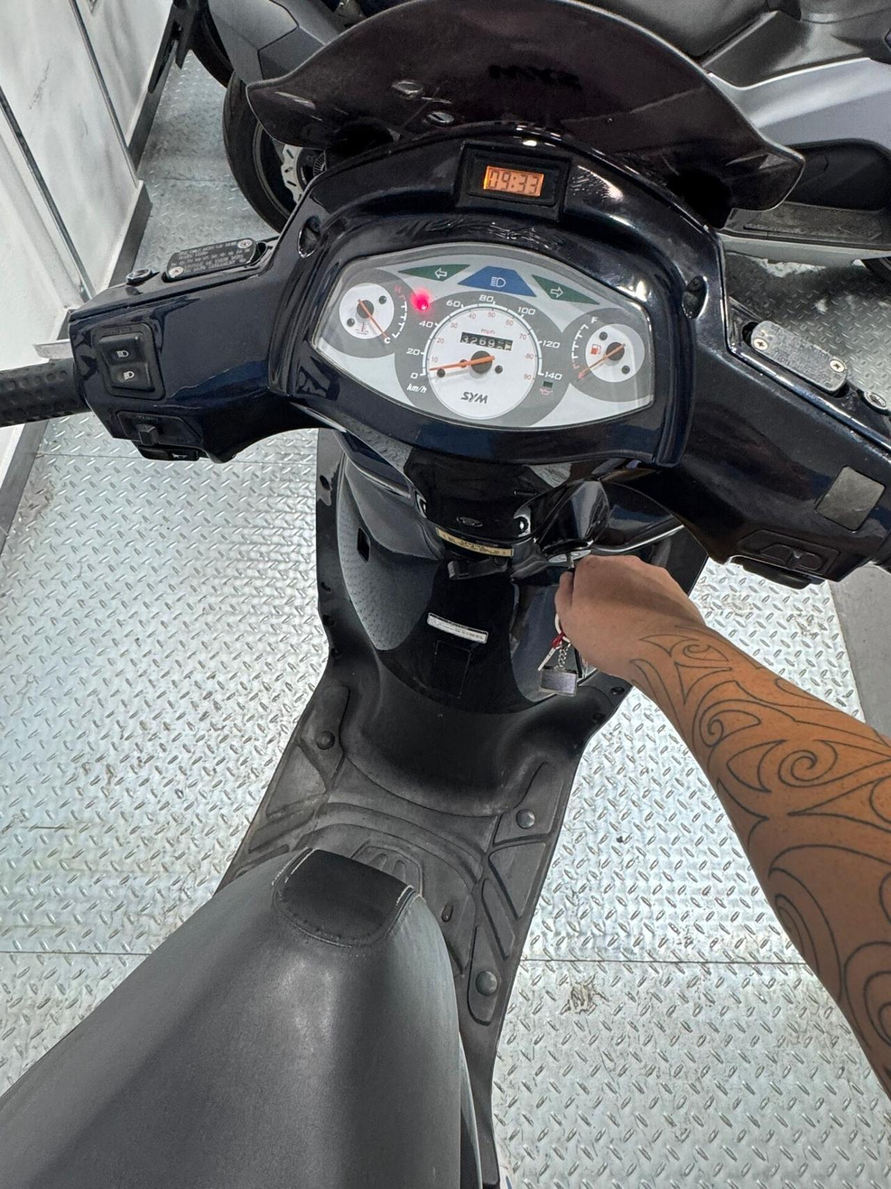 Sym HD 200