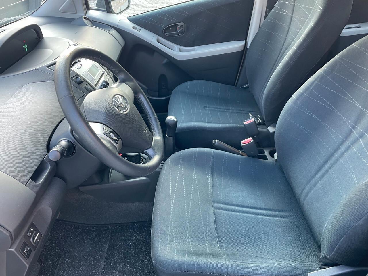 Toyota Yaris 1.3 5 porte Luna