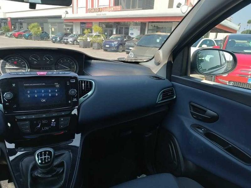 Lancia Ypsilon New 5 porte My24 1.0 Firefly 70 CvStart&Stop Hybrid Oro