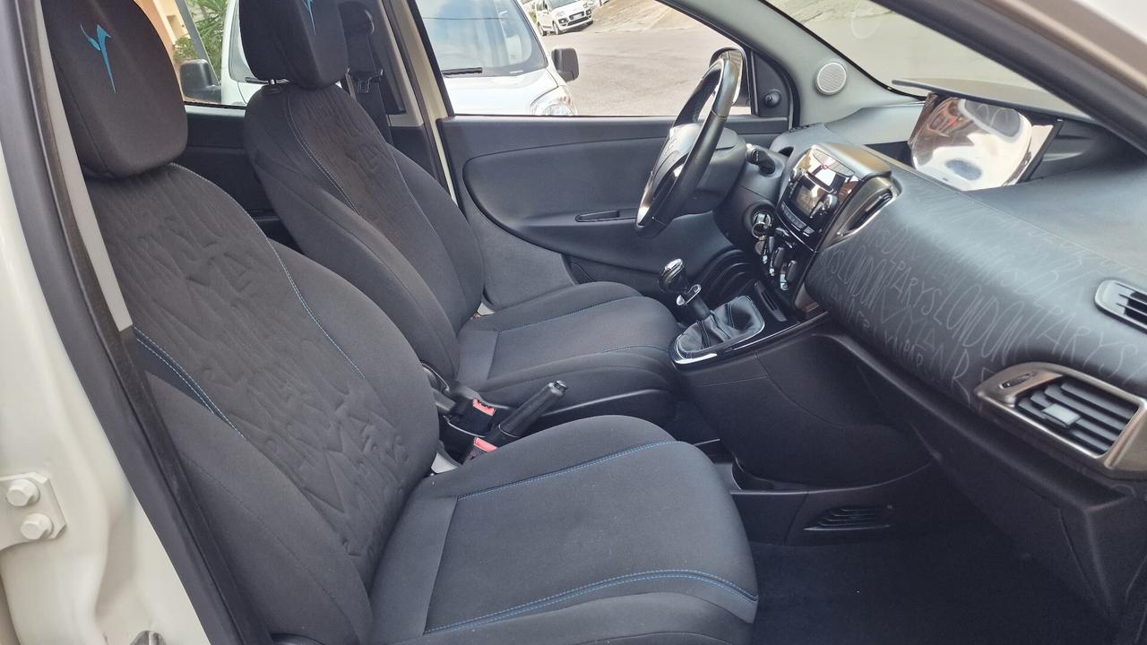 Lancia Ypsilon 1.2 69 CV 5 porte Gold