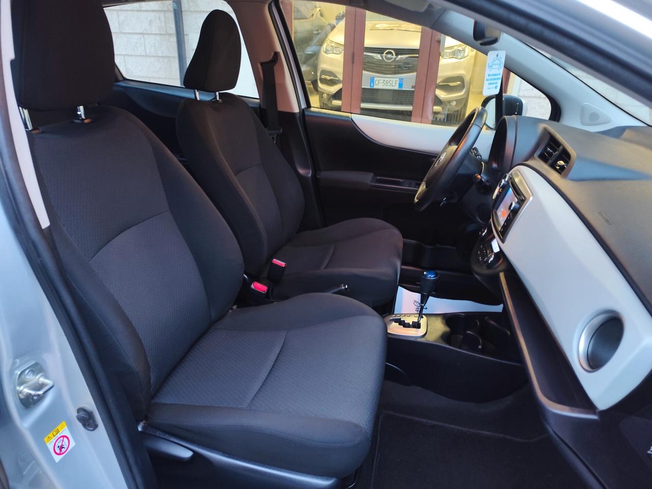 Toyota Yaris 1.5 Hybrid 75CV Lounge