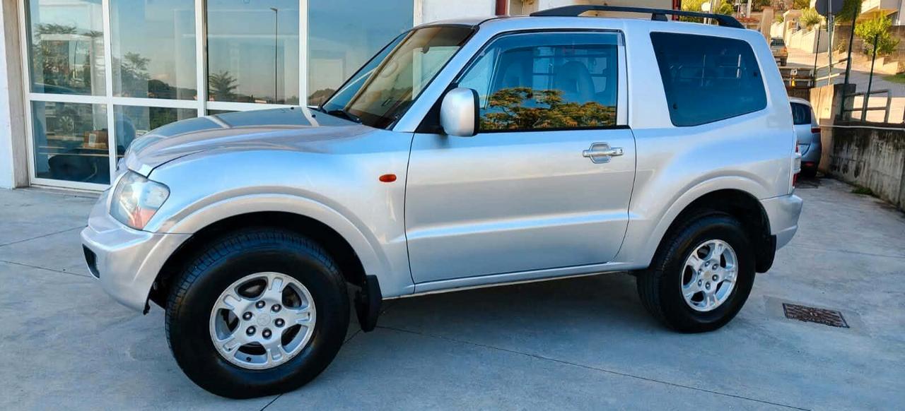Mitsubishi Pajero 2.5 TDI 3p. Autocarro