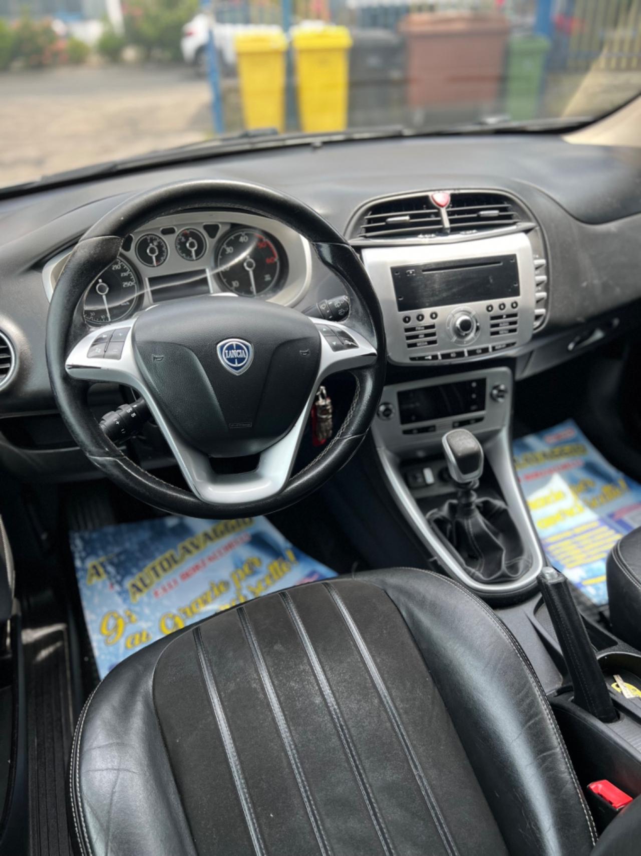 Lancia Delta 1.6 MJT DPF 105 CV Silver