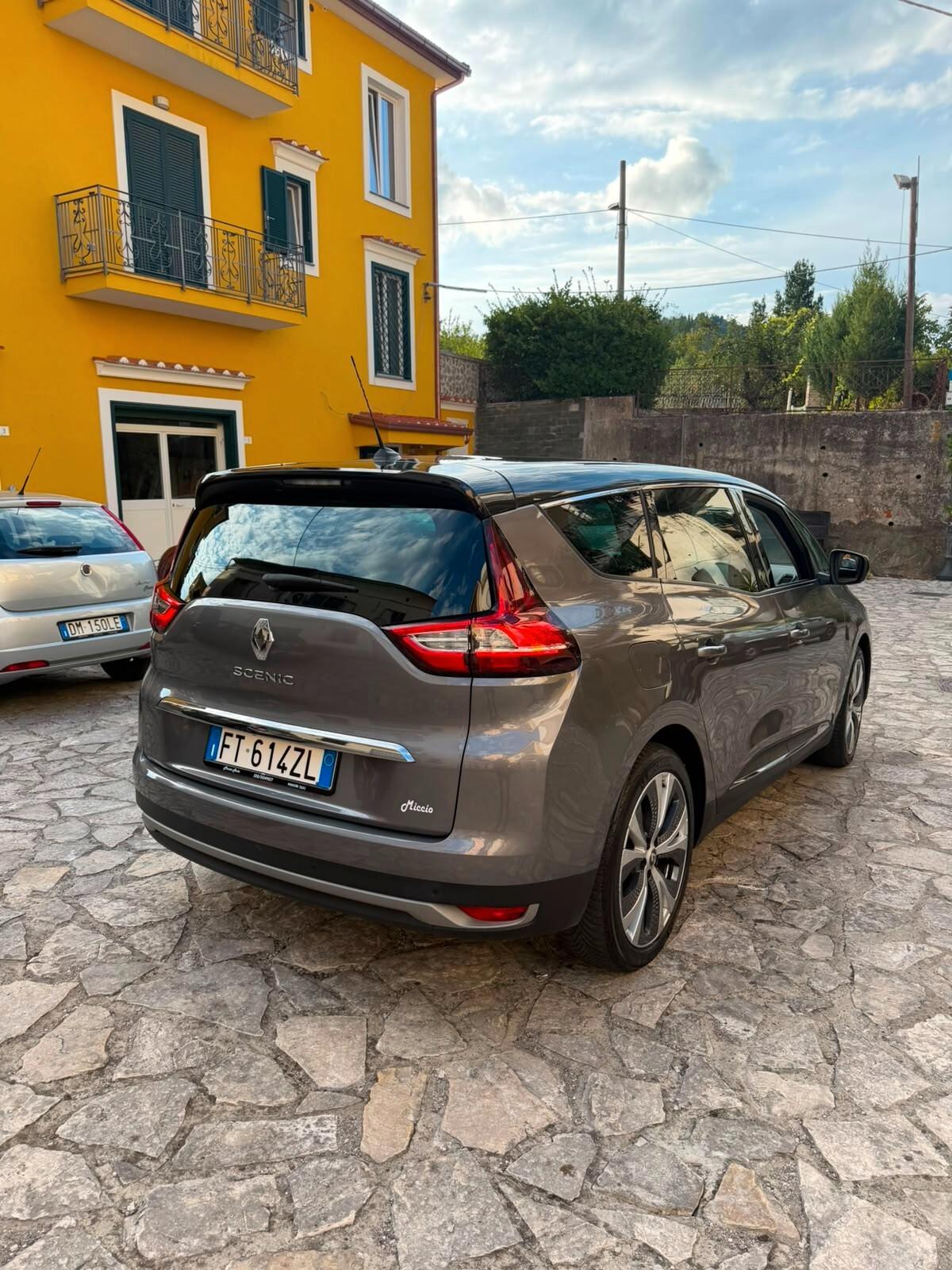 Renault Grand Scenic Blue dCi 120 CV Initiale Paris