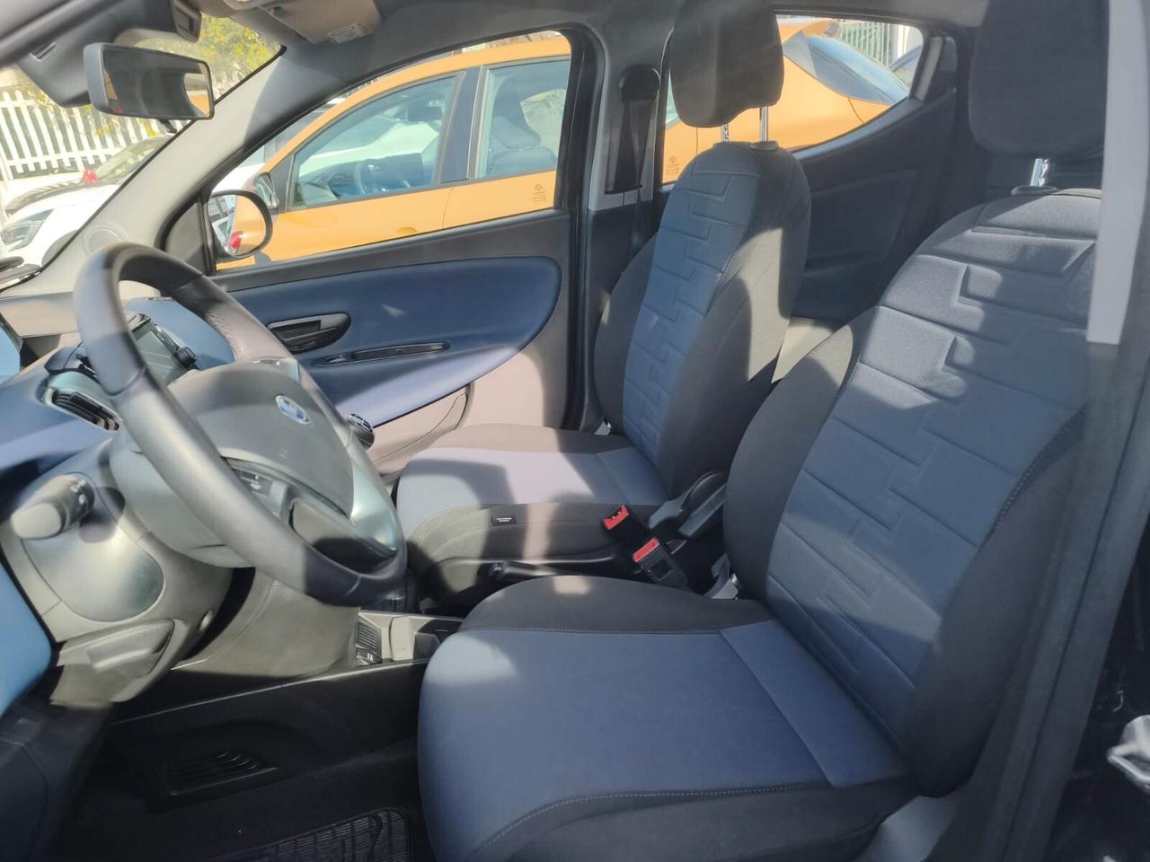 Lancia Ypsilon 1.0 70CV HYBRID PLATINUM