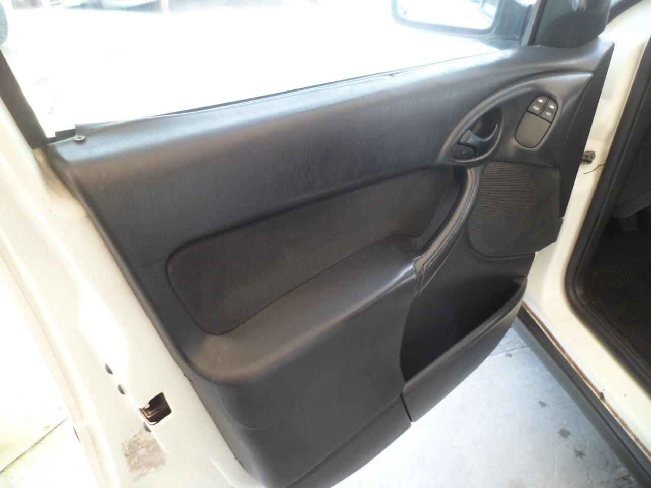 Ford Focus 1.8 TDCi 5p gancio traino full 00