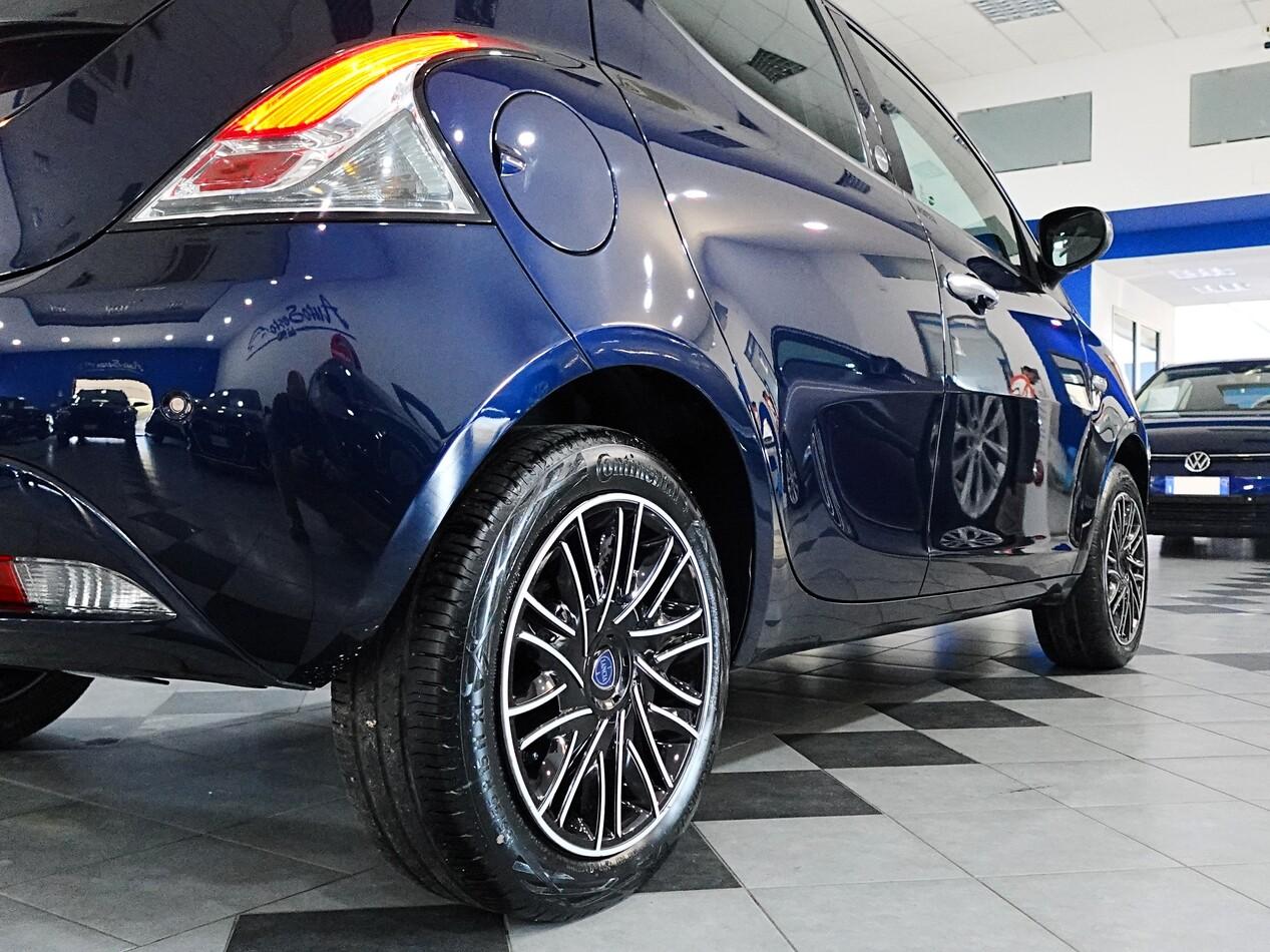 Lancia Ypsilon III 1.0 FIREFLY HYBRID 70 CV GOLD