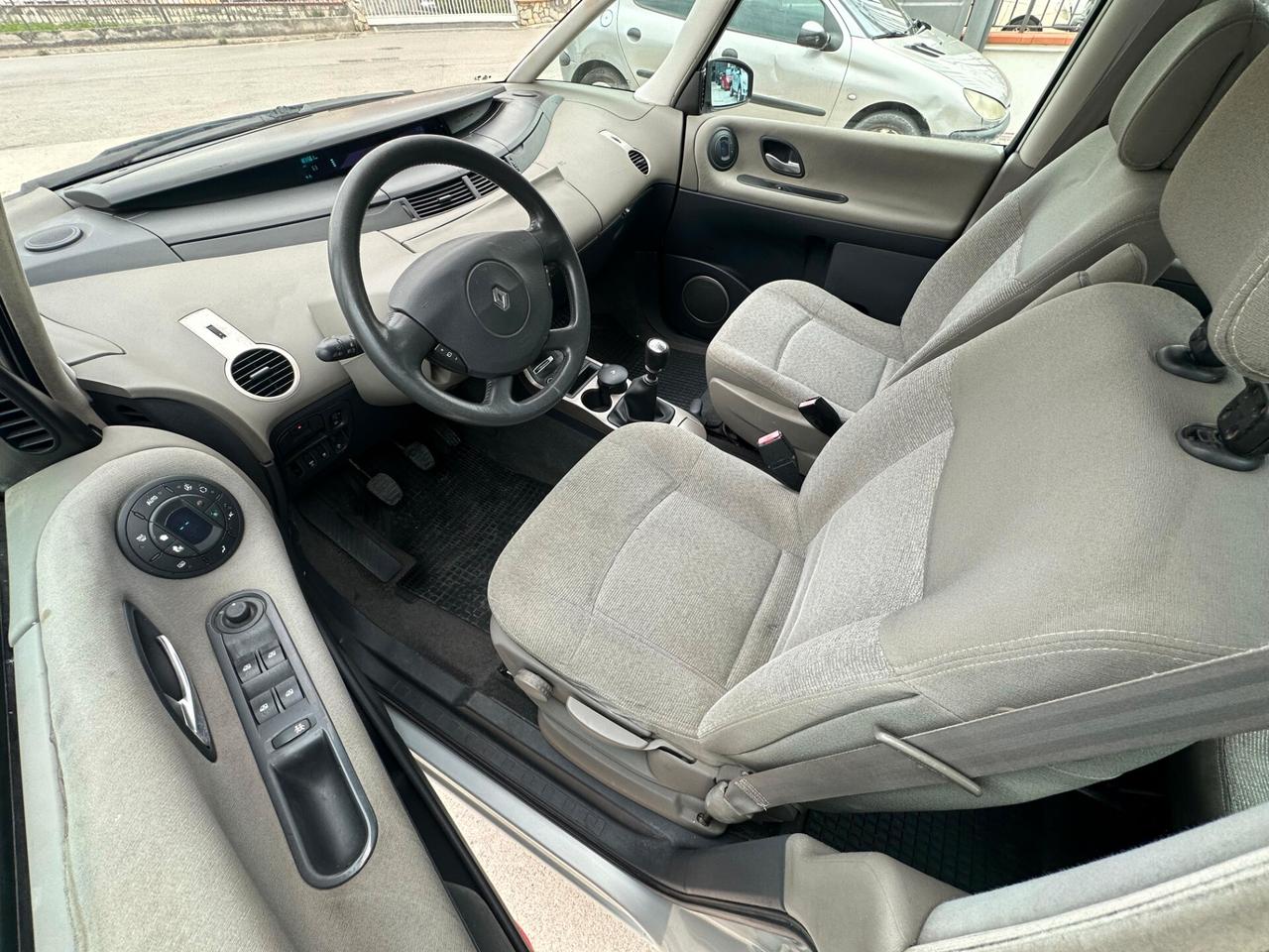 RENAULT ESPACE AUTHENTIQUE 7 POSTI