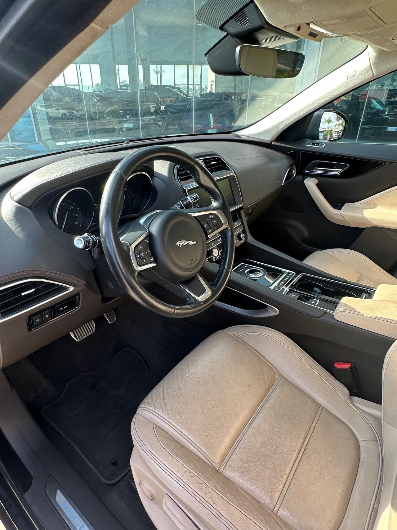 Jaguar F-Pace 2.0d Pure 240cv possibilità noleggio no scoring