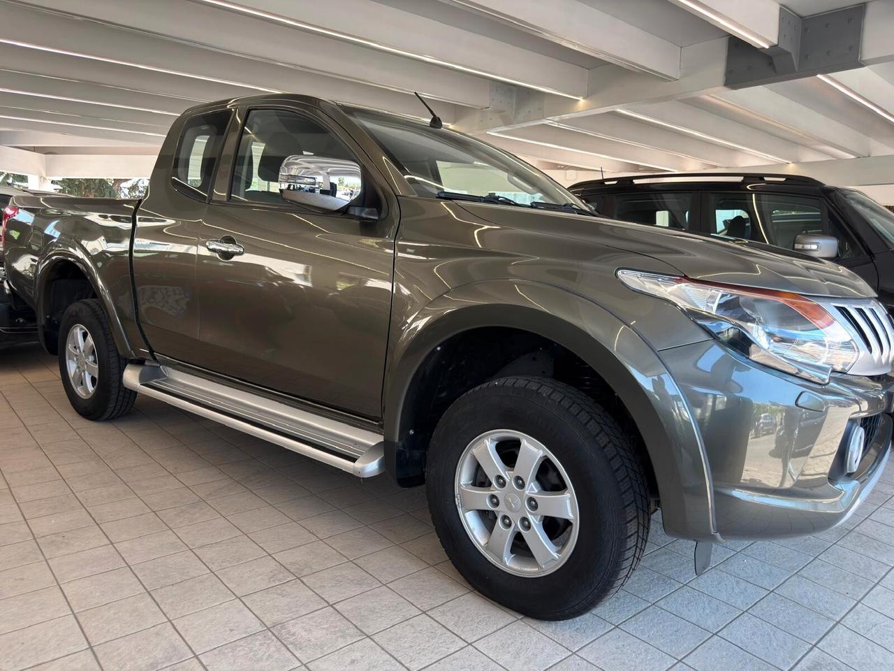 L200 ClubCab 2.4 DI-D 154cv Invite 4wd Super Select 6M
