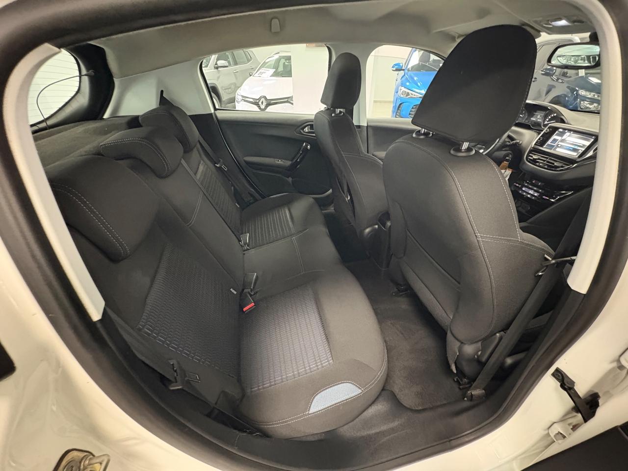 Peugeot 208 1.6 hdi 92 CV 2013 neopatentati