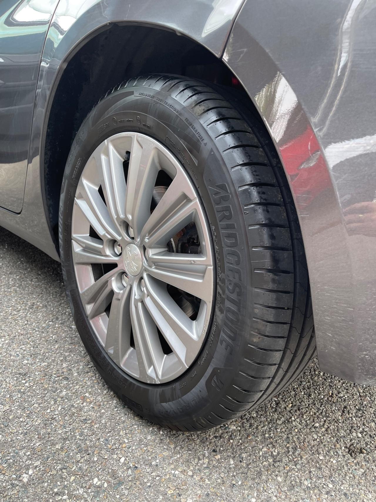Peugeot 308 PureTech Turbo 130 S&S Allure