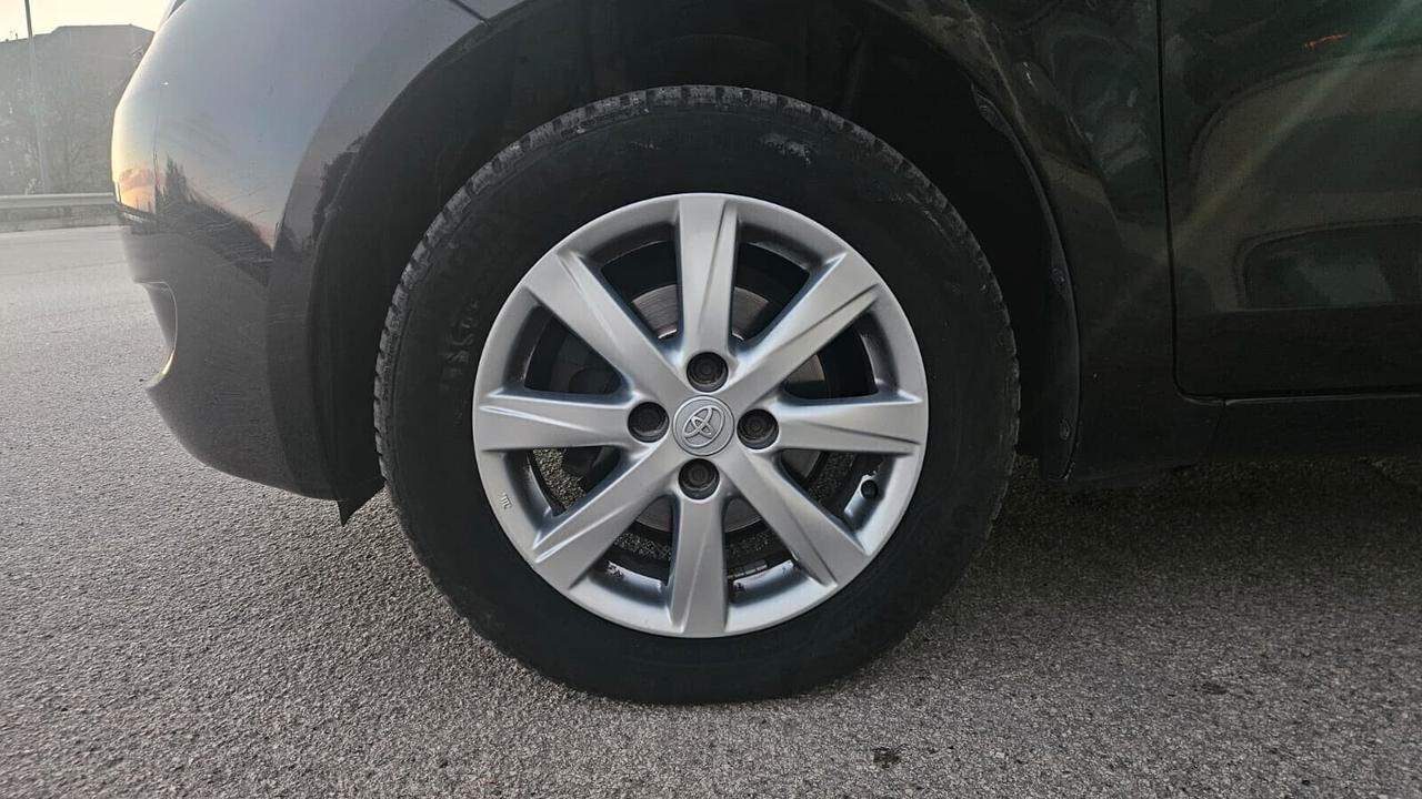 Toyota Yaris 1.0 benzina 5 porte