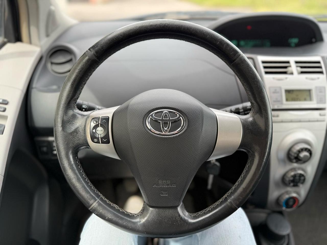 Toyota Yaris 1.0 5 porte 69cv NEOPATENTATI