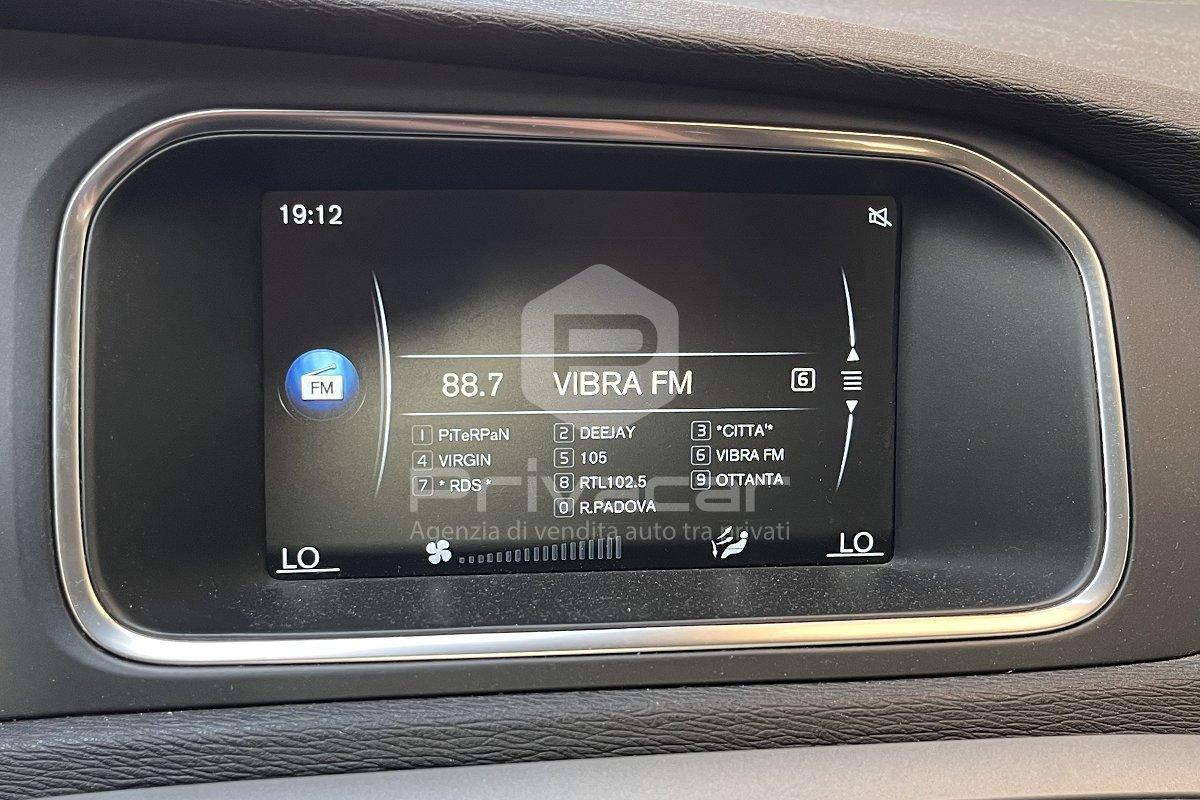 VOLVO V40 D2 1.6 R-design Momentum
