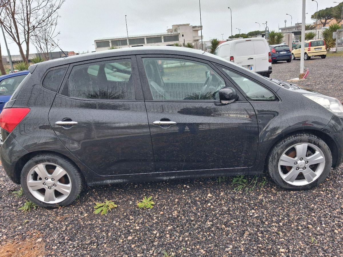 KIA - Venga - 1.6 CRDi VGT TX