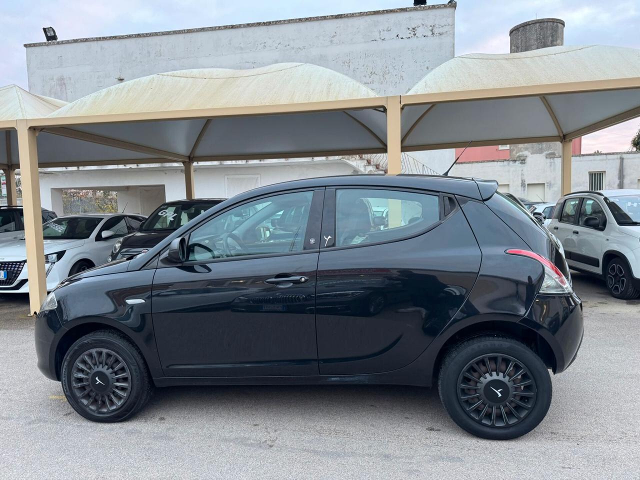 Lancia Ypsilon 0.9 TwinAir 85 CV 5 porte Metano Ecochic Gold