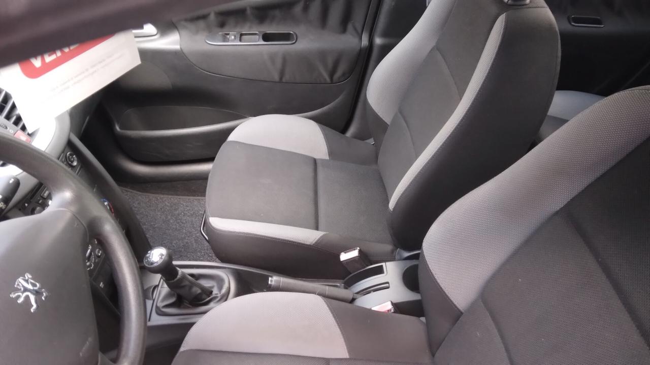 Peugeot 207 1.4 8V 75CV 5p. ONE Line