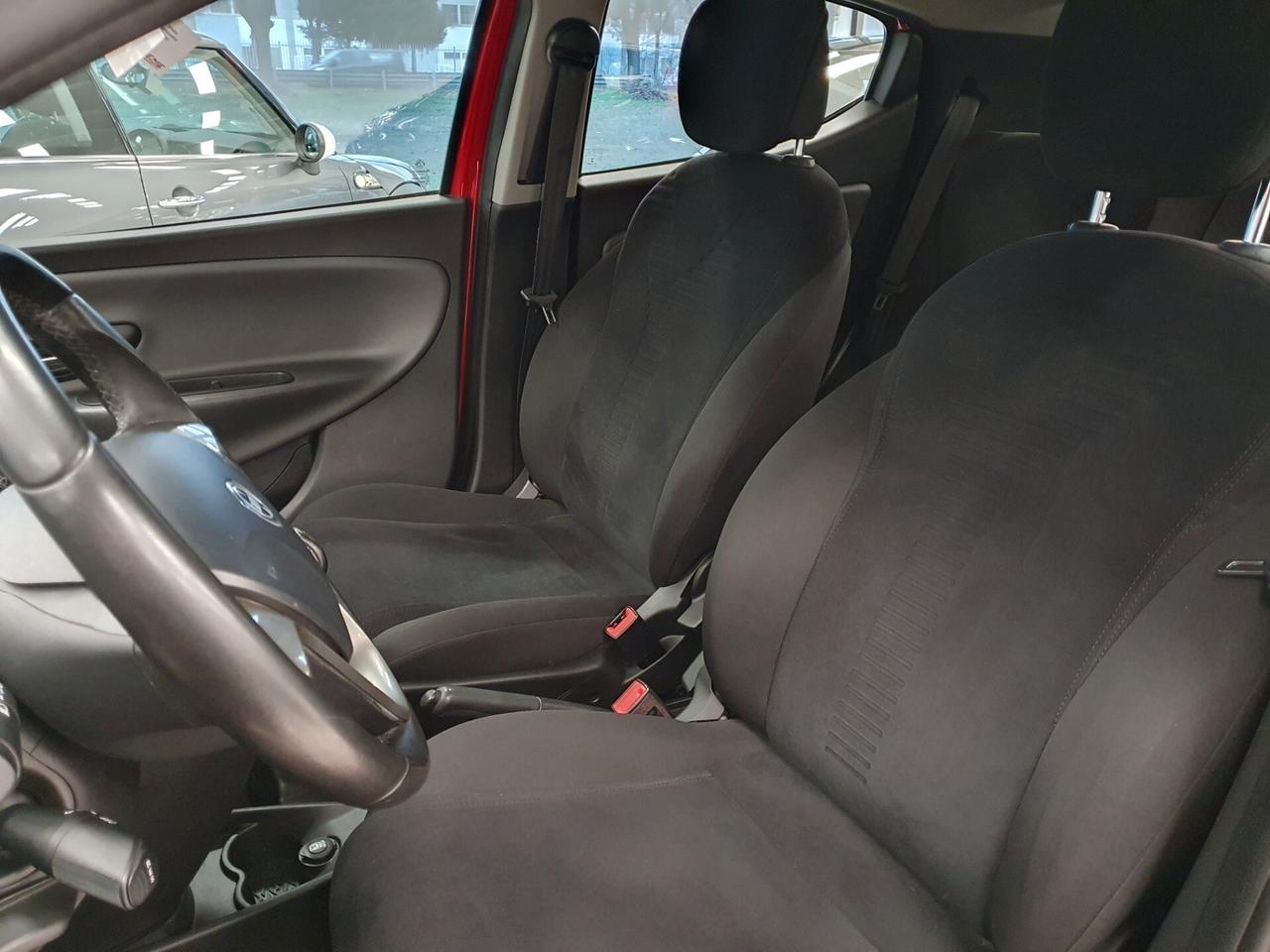Lancia Ypsilon 0.9 TwinAir 85 CV 5 porte S&S Gold