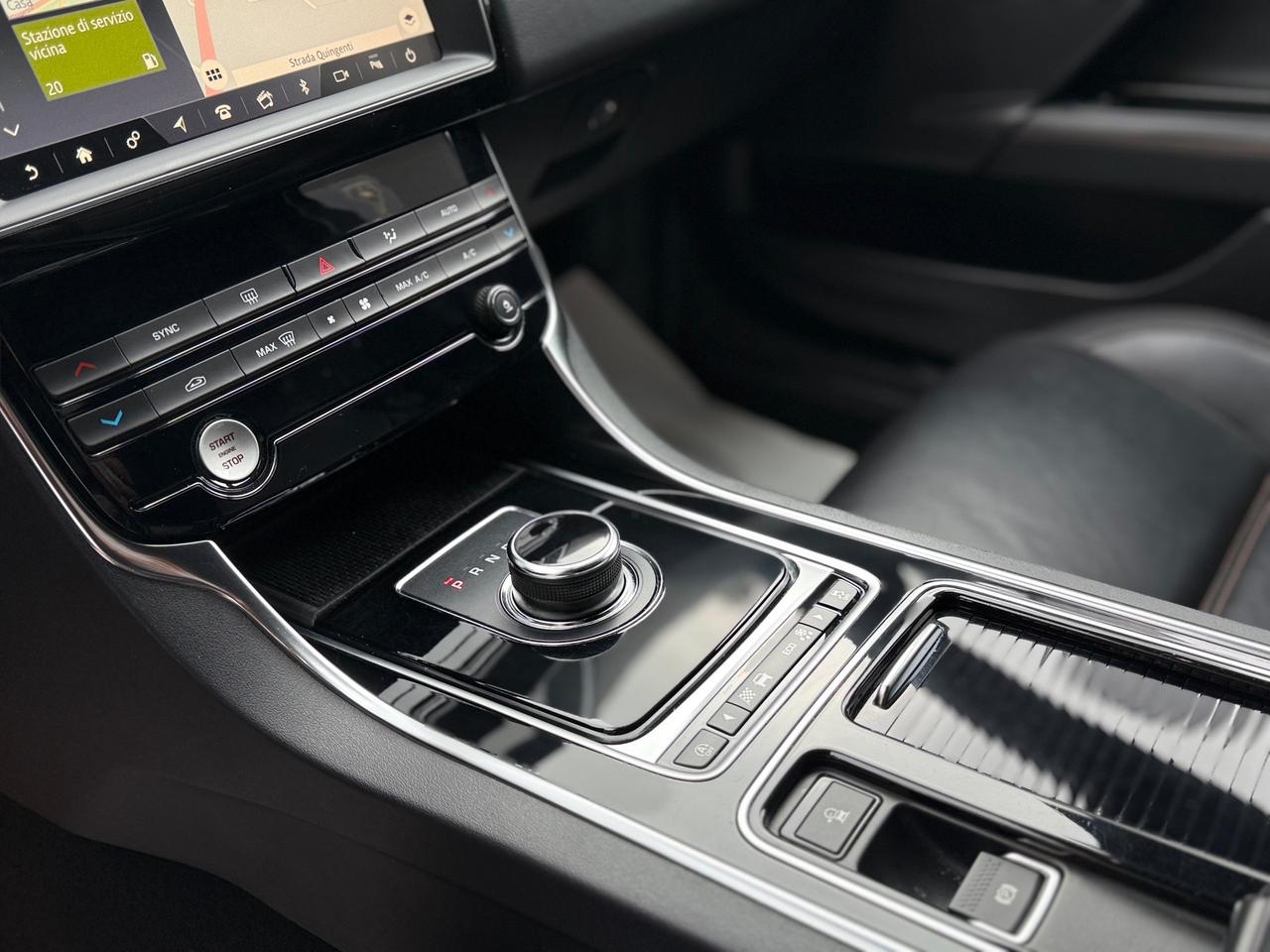 Jaguar XE 2.0 D 180 CV AWD aut. Prestige