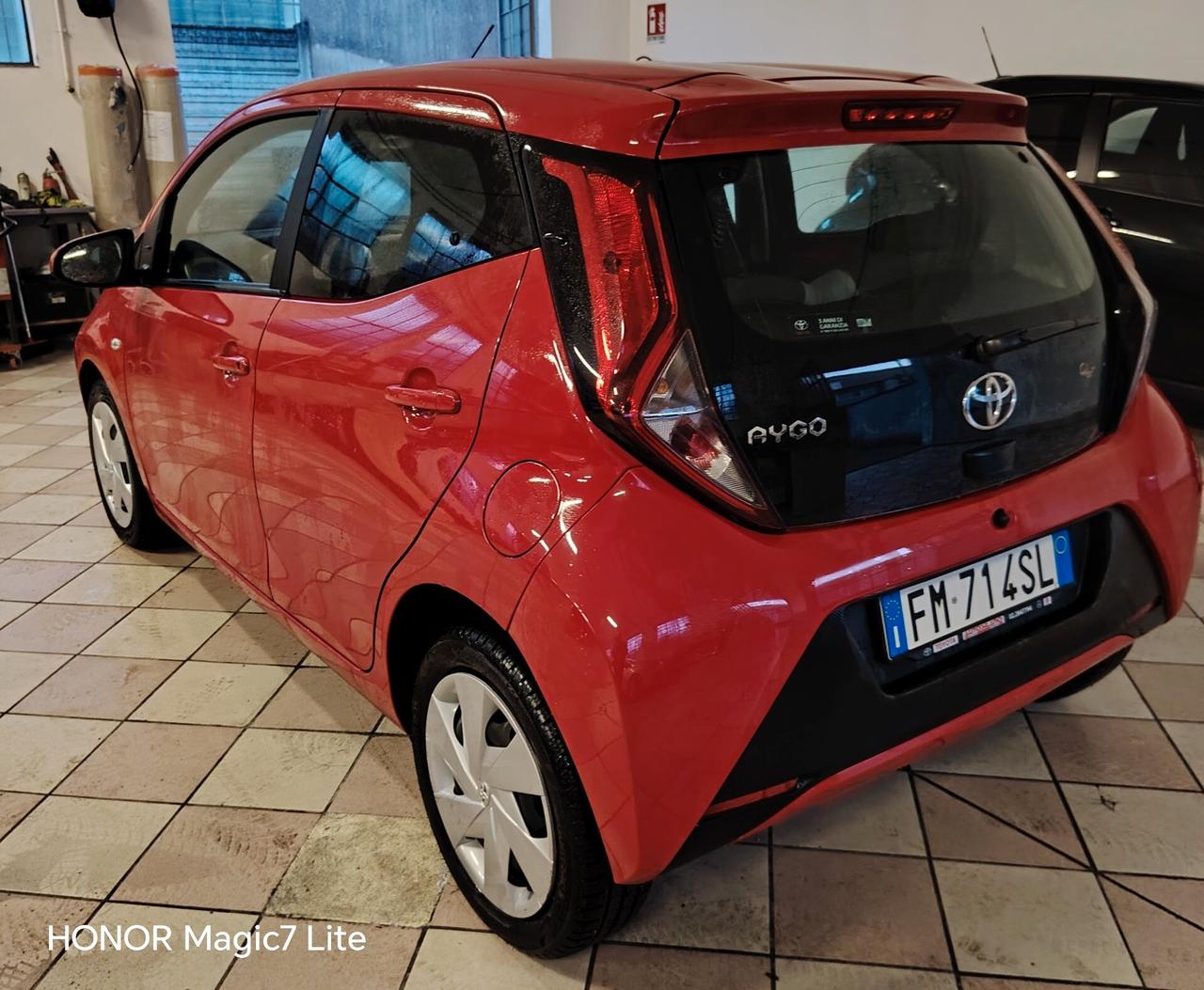 Toyota Aygo 1.0 VVT-i 69 CV 5 porte x-business