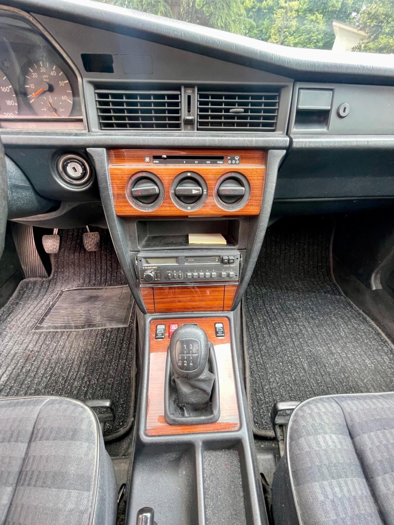 Mercedes-benz 190 2.5 diesel DA VETRINA