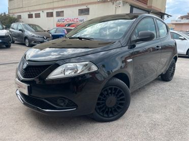 Lancia Ypsilon 1.0 FireFly 5 porte S&S Hybrid Ecochic Silver