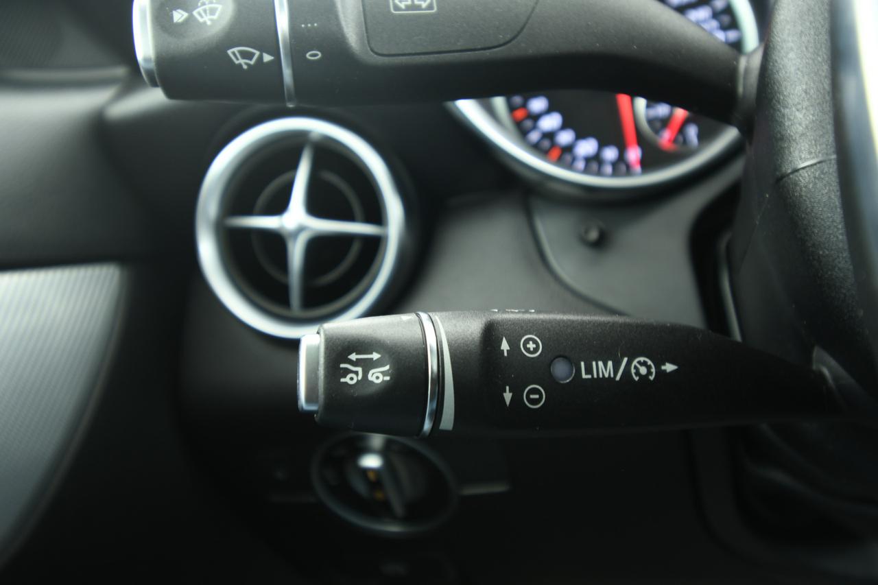 Mercedes-Benz SLC 200 Sport auto CAMERA+LED+C17"