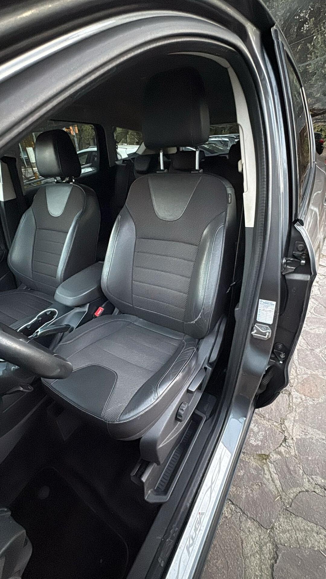 Ford Kuga 2.0 TDCI 140 CV 4WD Powershift Titanium