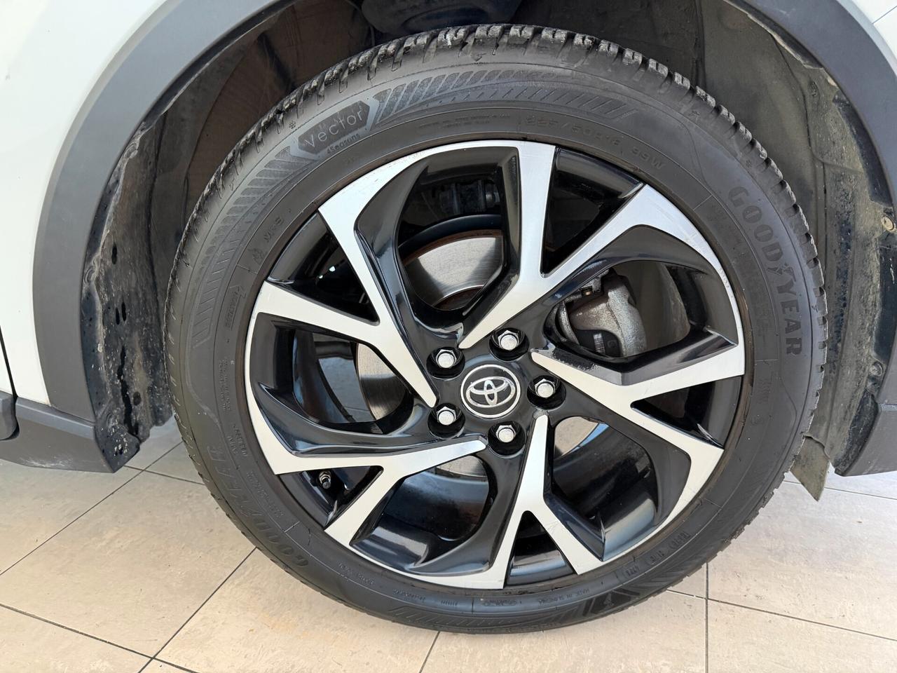 Toyota C-HR 2019 1.8 Hybrid E-CVT Lounge