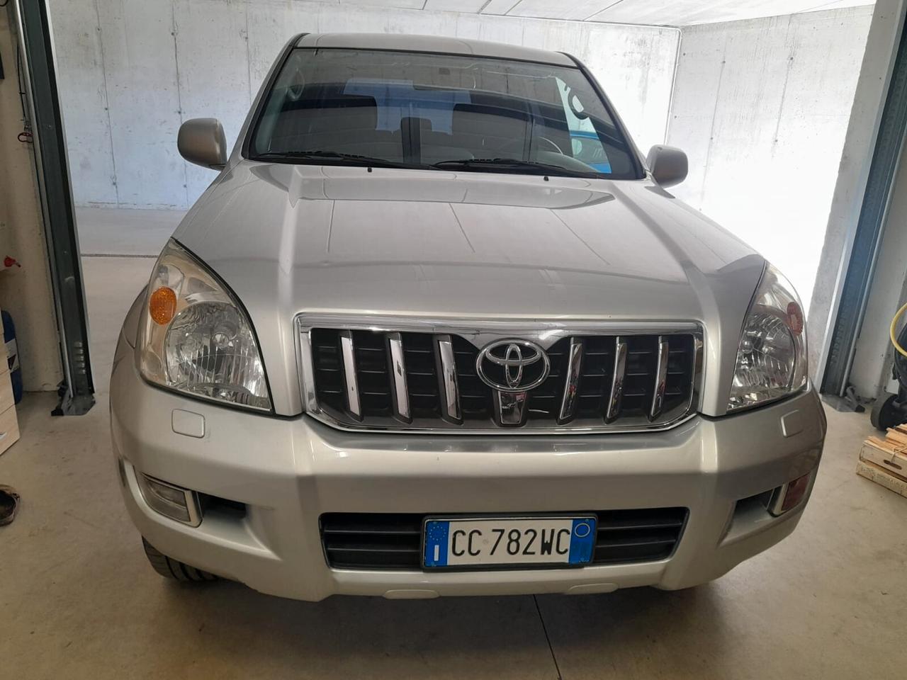 Toyota Land Cruiser 7 POSTI 3.0 D-4D 5p. aut. Wagon