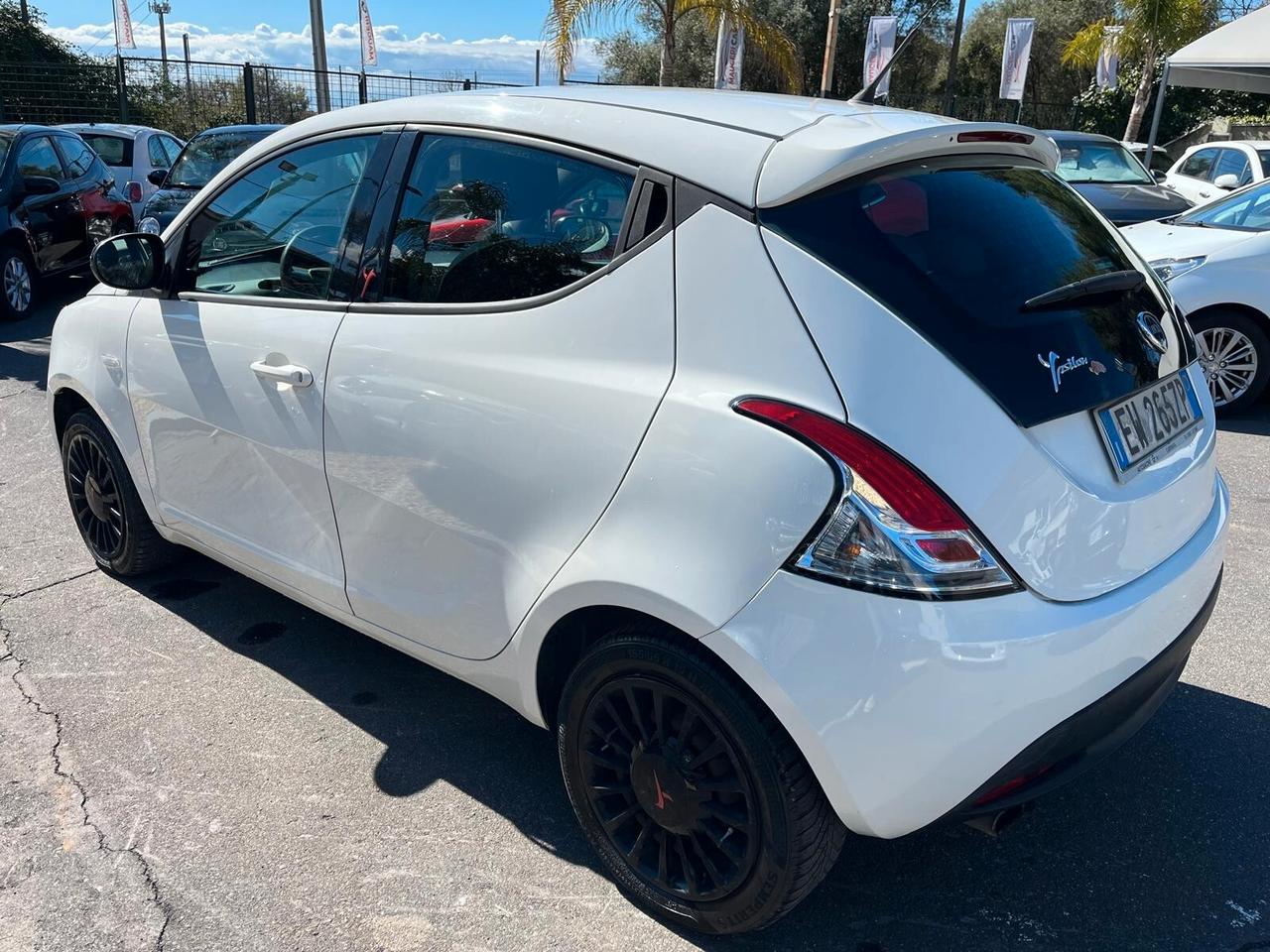 Lancia Ypsilon 1.2 69 CV 5 porte Silver
