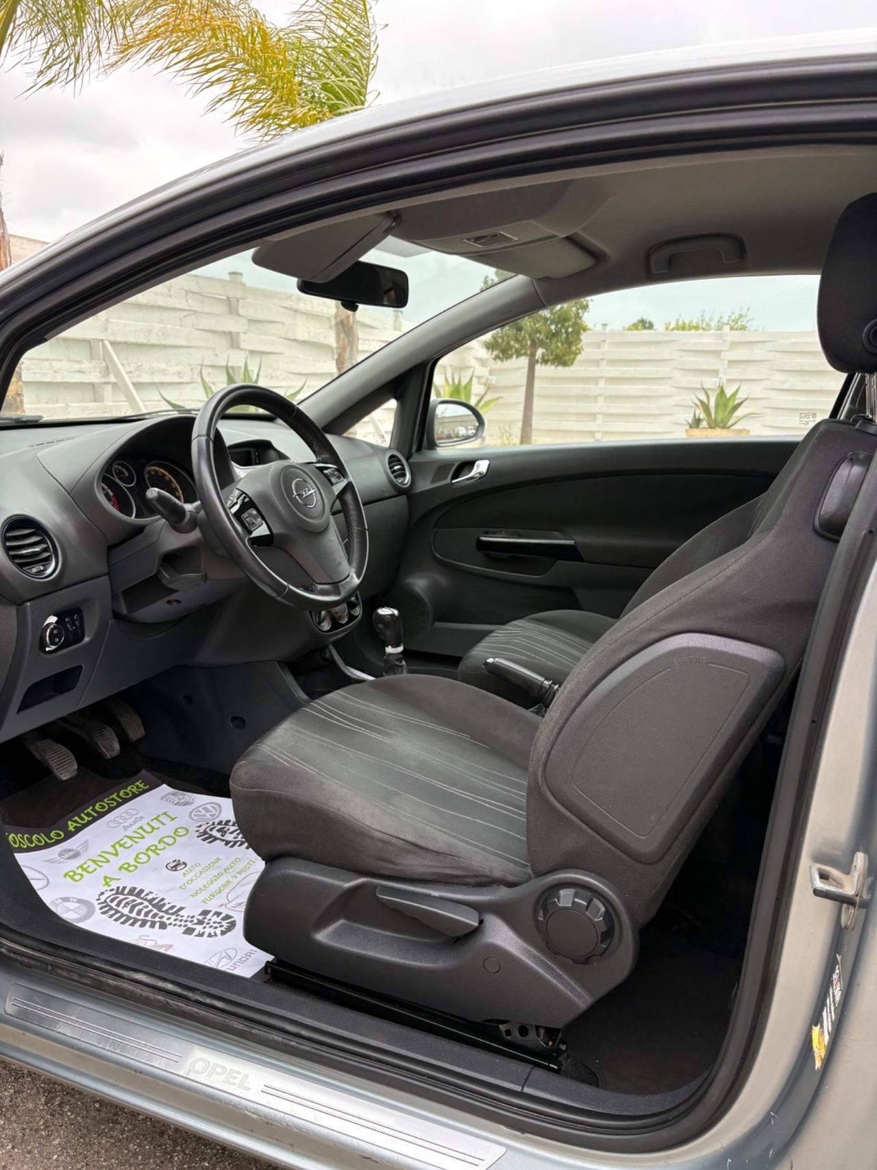 Opel Corsa 1.2 benzina 3 porte