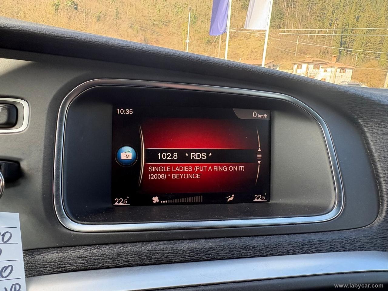 VOLVO V40 D2 R-design