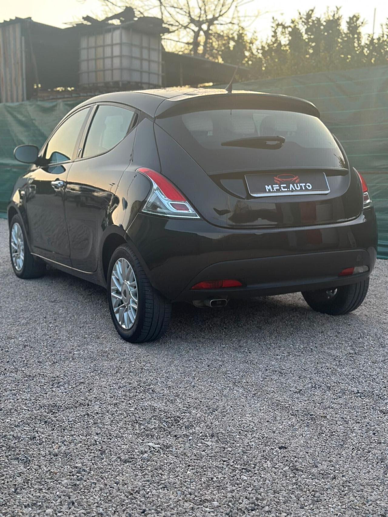 Lancia Ypsilon Platinim 2015 1.2 Gpl