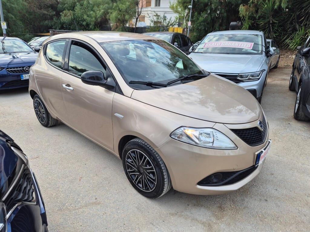 Lancia Ypsilon 1.0 FireFly 5 porte Hybrid Ecochic