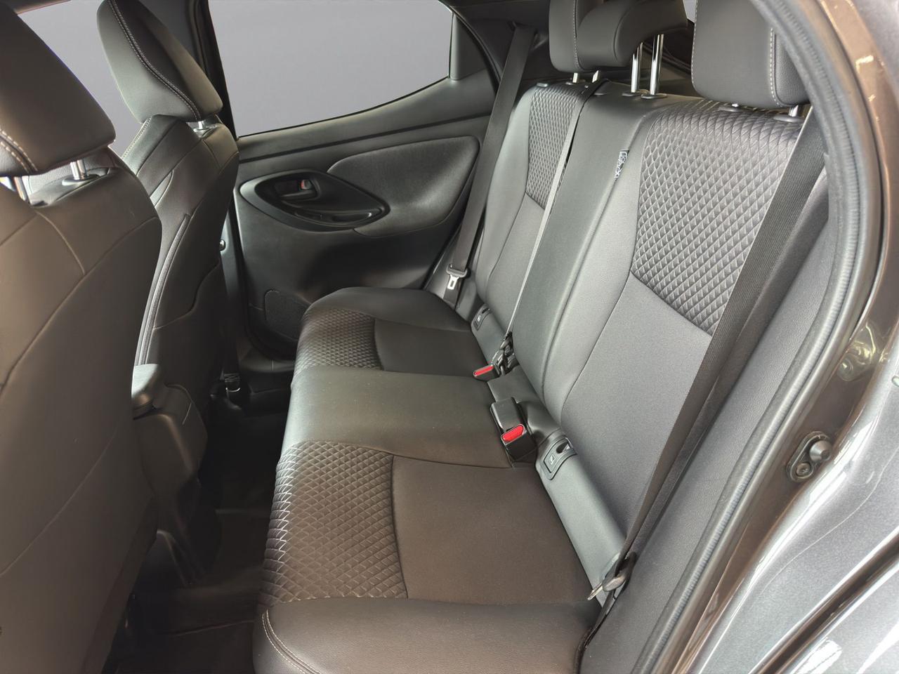 Toyota Yaris 1.5h Lounge