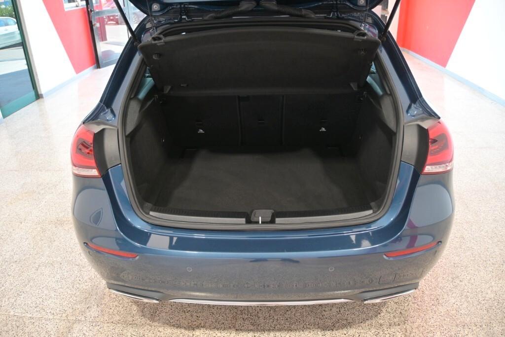 MERCEDES-BENZ A 180D 116CV 6M. SPORT ( FARI LED - AMBIENT LIGHTS - CRUISE - PELLE - NAVI PREMIUM - PARK ASSIST - TELECAMERA POST. - CERCHI 17 )