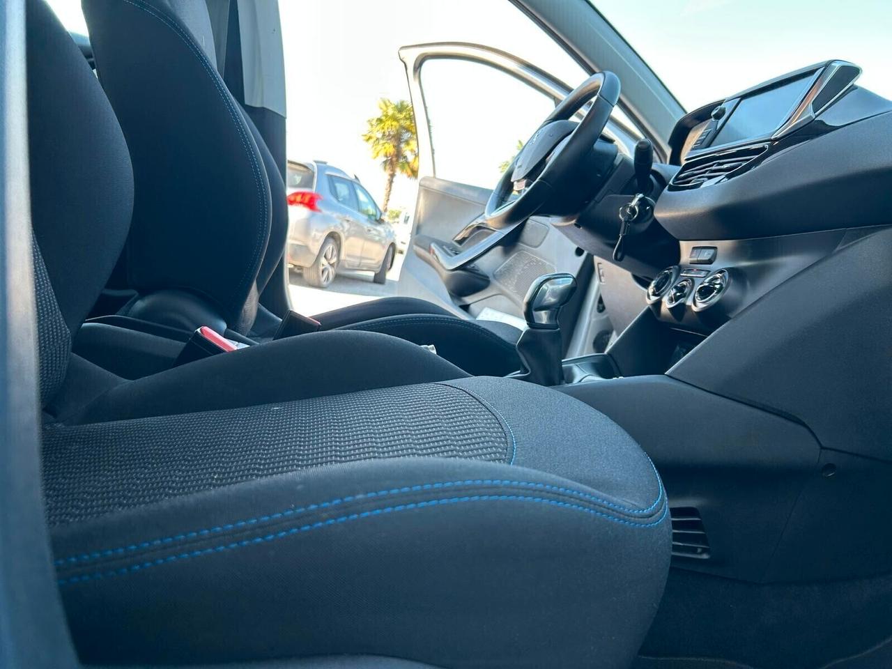 Peugeot 208 SIGNATURE PureTech 82 5 porte SPOTICAR