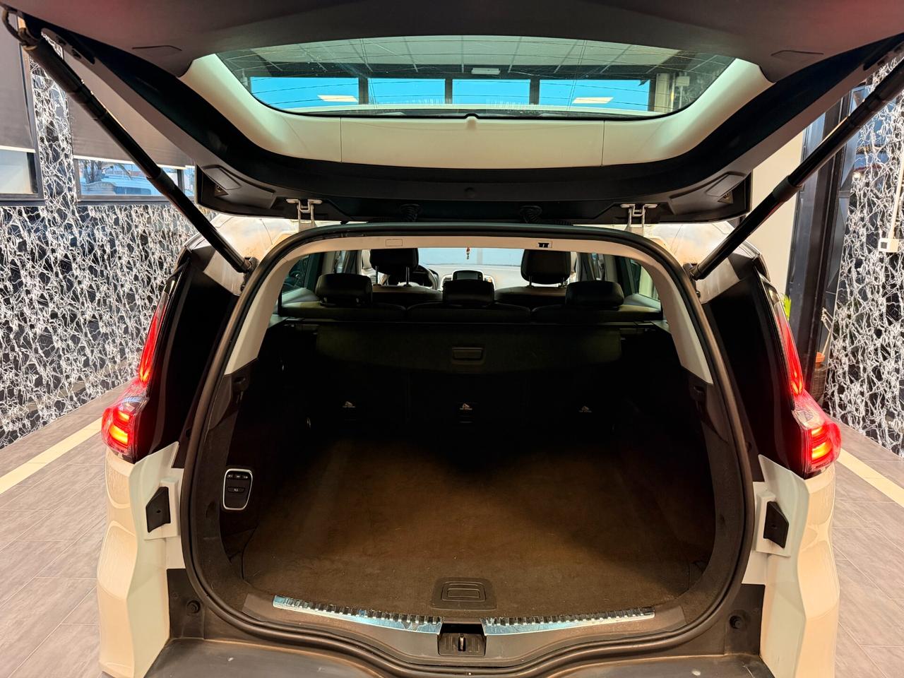 Renault Espace dCi 160CV EDC Energy Initiale Paris 4Control