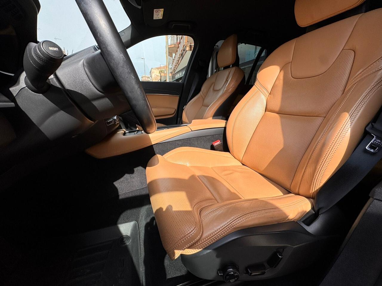 Volvo XC 90 XC90 B5 (d) AWD Geartronic 7 posti R-design DA 505€ ANTICIPO 0