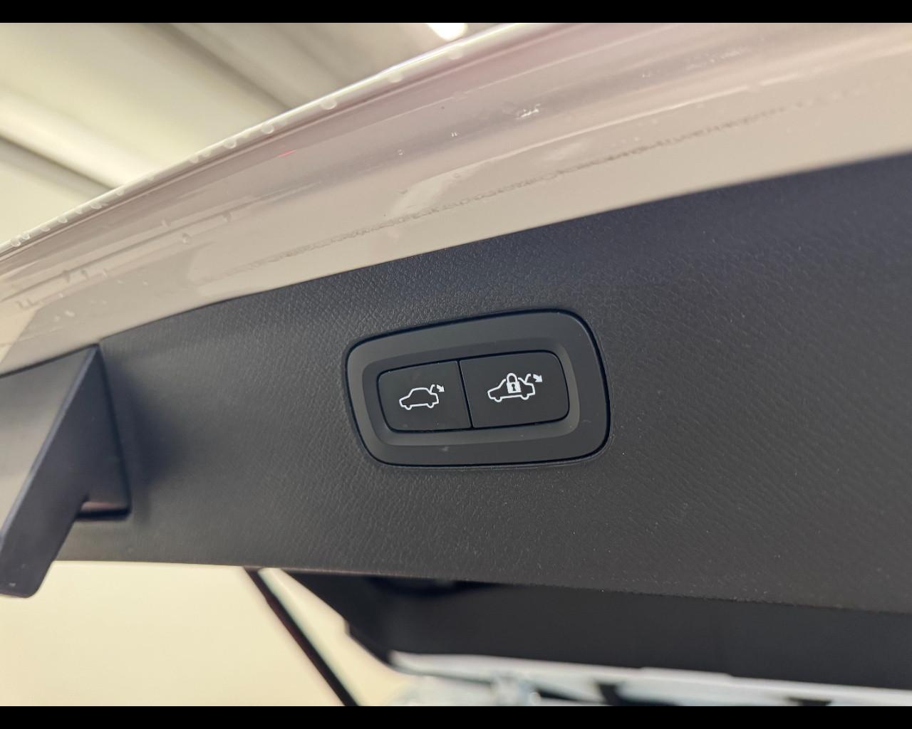 VOLVO XC90 B5 AUTO PLUS DARK