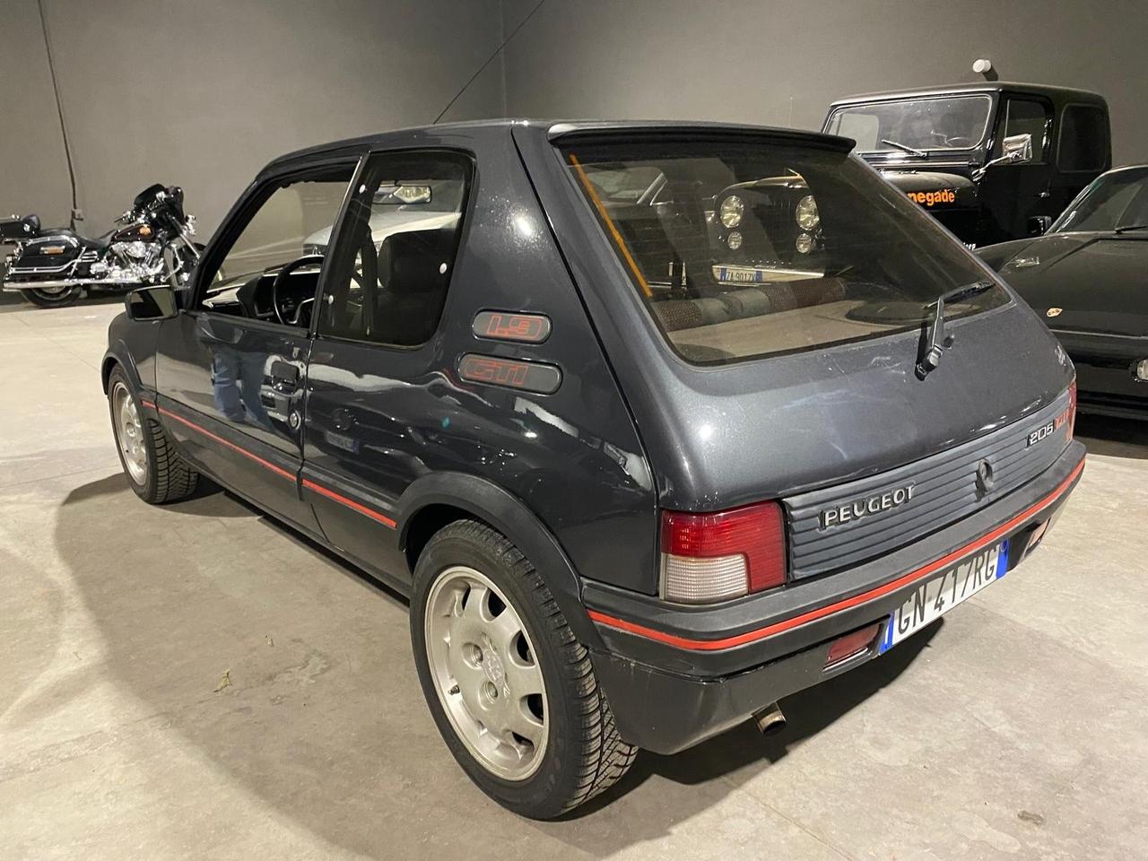 Peugeot 205 1.9 3 porte GTI da amatori.