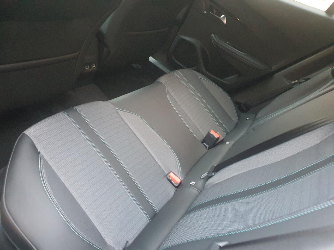 Peugeot 2008 PureTech 100 S&S Allure Pack