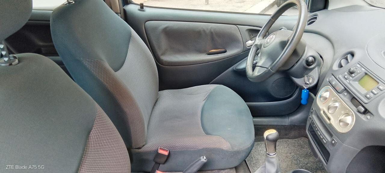 Toyota Yaris 1.0i 16V 3 porte
