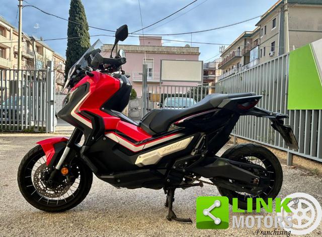 HONDA X-ADV 750 .