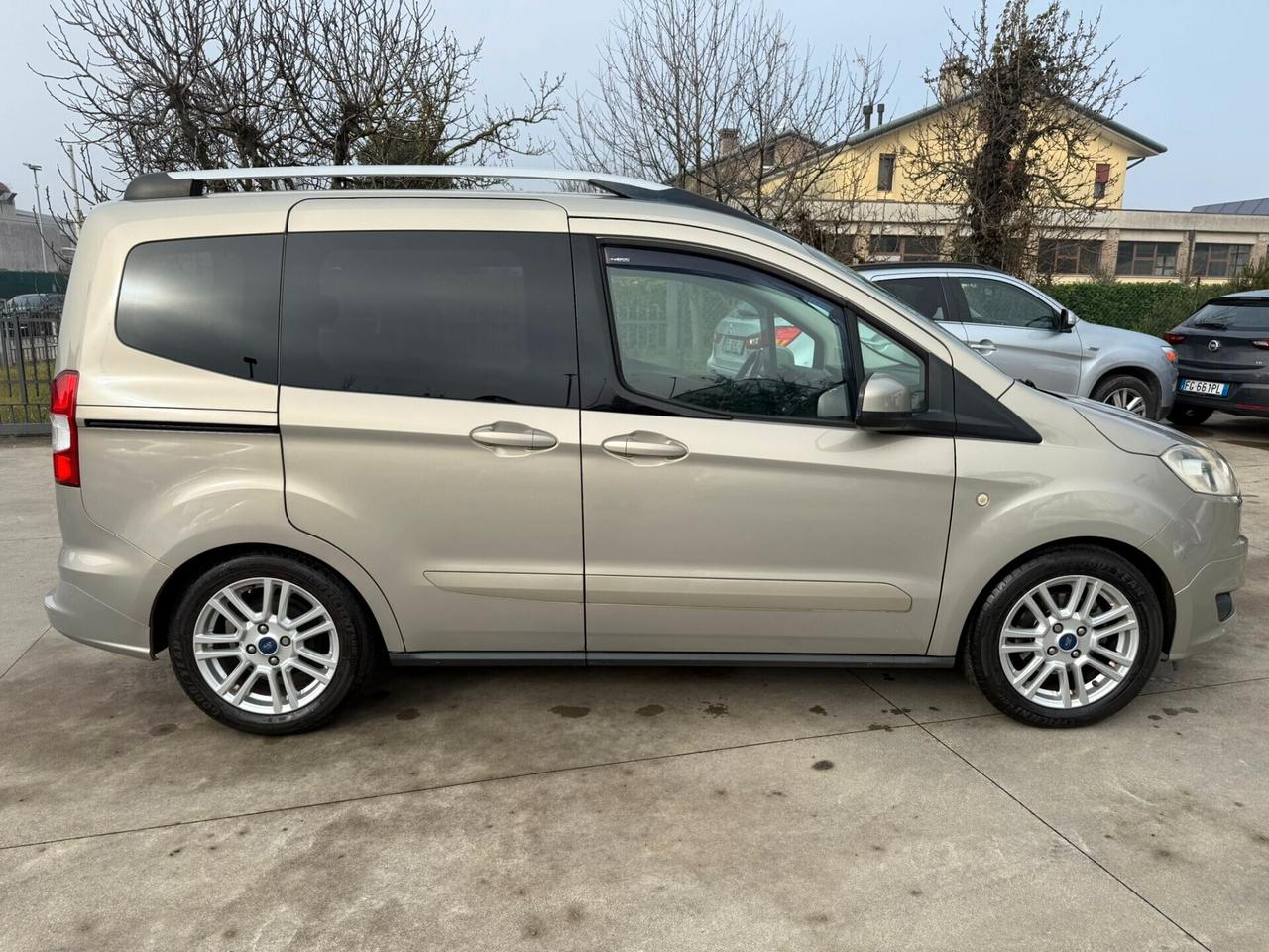 Ford Tourneo Courier 1.0 EcoBoost 100 CV Titanium
