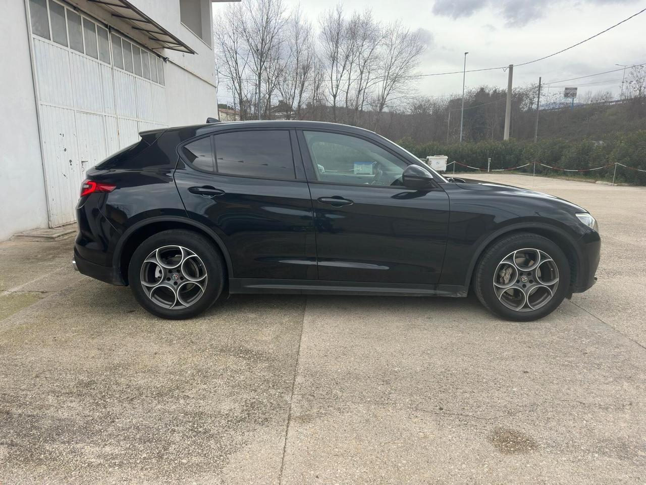 Alfa Romeo Stelvio 2.2 Turbodiesel 160 CV AT8 RWD Sport-Tech